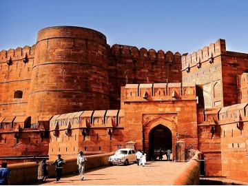 Golden Triangle tour with Nimrana Fort